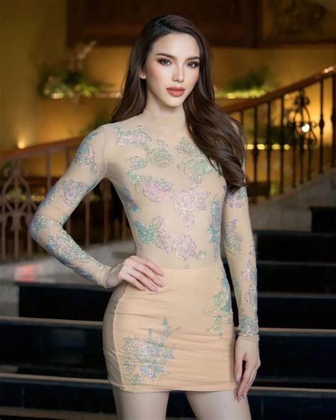 Potret Miss Tourism International Tia Taveepanichpan