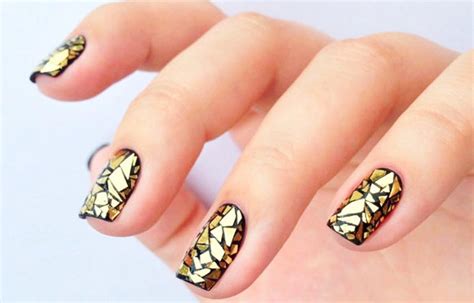 Generalmente este tono dorado se utiliza para hacer ver el diseño de uñas que. Decorado De Uñas Negro Con Dorado - Colores Unas