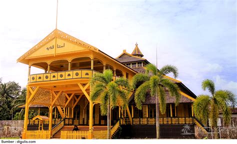 Background kerajaan jaman dulu : Istana Kesultanan Pontianak - Istana Badariyah - ALbantani