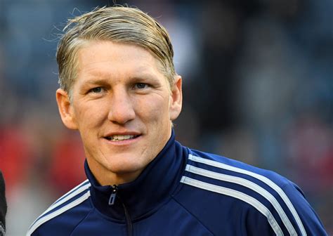 Schweini) was born in kolbermoor, deutschland. Bastian Schweinsteiger Bio, Age, Height, Family, Wife, Net ...