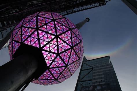 New Years Ball Drop Countdown Ball Drop Square Times Eve Audience