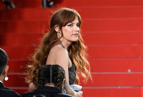 Riley Keough Taps Into Lisa Marie Elvis Presleys Energy For Daisy Jones And The Six Series
