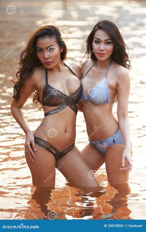 Aziatische Bikinimodellen Stock Afbeelding Image Of Thailand