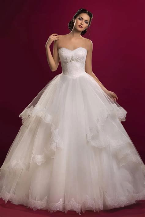 2017 Ball Gown Wedding Dresses With Veils Strapless Corset Princess