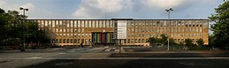 Panoramabild des Hauptgebäudes der Universität zu Köln | Duda.news