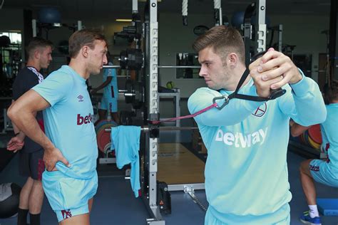 Aaron Cresswell Surprised By West Hams Poor Start But Backs Slaven Bilics Side To Recover