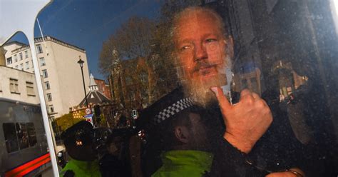 Ecuador Cancels Julian Assanges Citizenship Making Extradition More