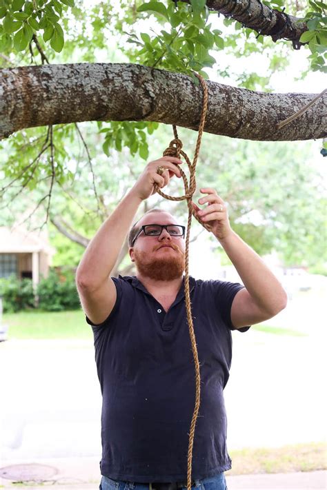 Site is in german, but i think it has enough photos to make it clear! How to Make a DIY Wood Tree Swing // Love & Renovations