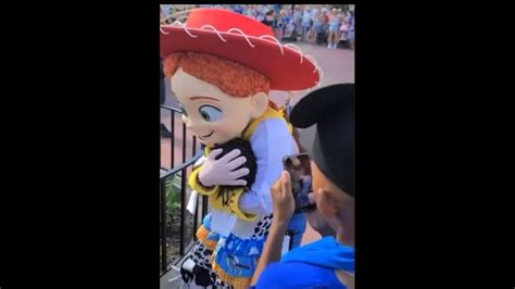 ‘toy Story Woody And Jessie Greet And Hug Black Children At Disney World