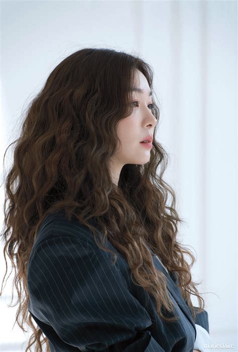 Queen Yuna Kim In 2020 Curly Girl Hairstyles Korean Long Hair Asian
