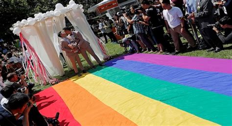 Taiwan Celebrates Asias First Same Sex Marriages As Couples Tie Knot