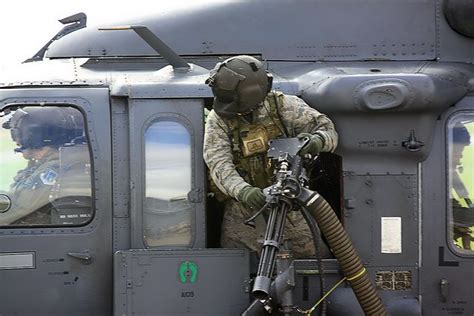 Hh60 Pave Hawk Gunner American Air Day Duxford 2010 Military Guns