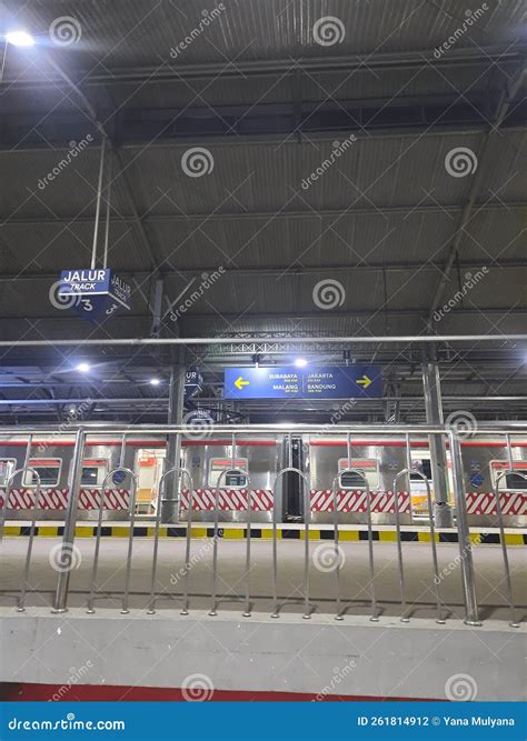 STASIUN YOGYAKARTA editorial photography. Image of west - 261814912