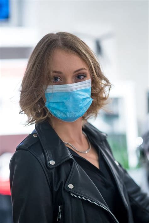 770 Beautiful Face Woman Doctor Wearing Surgical Mask Photos Free