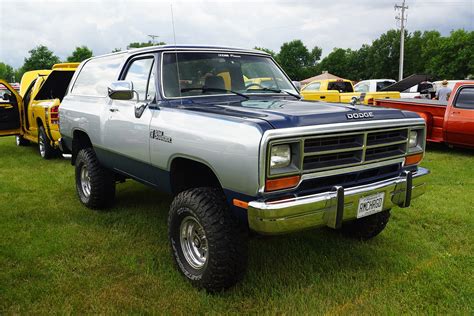 File1990 Dodge Ramcharger 27420347551 Wikimedia Commons