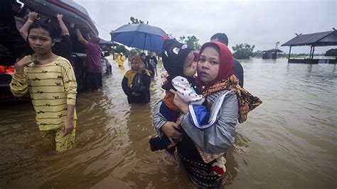 Denny Indrayana Sarankan Evakuasi Korban Banjir Kalsel Lewat Udara Nasional Tempo Co