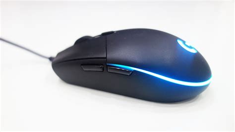 A successor to the logitech g100s, the logitech g102 follows the traditional g1 show layout. Logitech G102 Prodigy Gaming Mouse Review - Will Work 4 Games