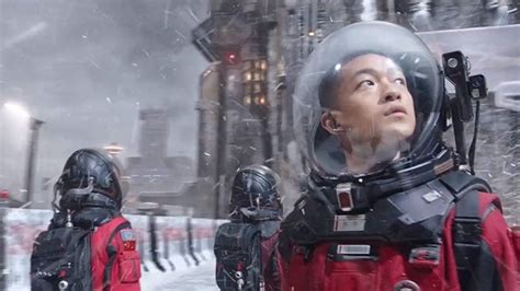 In the original story, scientists discovered that the sun is on the verge of turning into a red giant, and when it does, it'll expand beyond the orbit of mars. The Wandering Earth: why you need to see China's latest ...