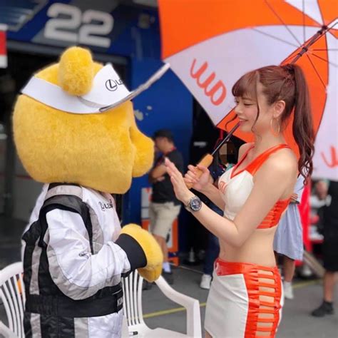 羽瀬萌さんのインスタグラム写真 羽瀬萌instagram「おはよう 夏コス＆くま吉☺️☺️🧡 皆さん良い休日を🧡 Tomsracing Supergt Lexus