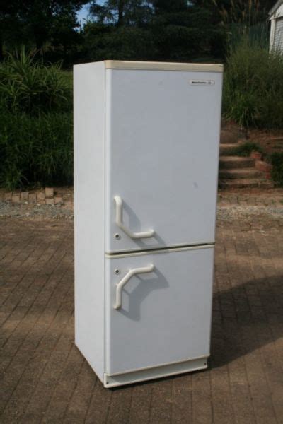 This garage ready freezer features 3 lift out sliding bulk storage basket to help ensure that you have room to store and organize your favorite frozen foods. Fridge for sale | Howick | Gumtree South Africa ...
