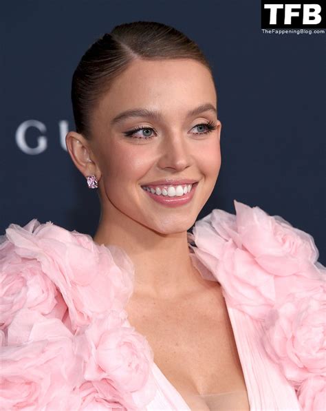 Top Sydney Sweeney Flaunts Her Famous Cleavage At The Th Annual Lacma Art And Film Gala