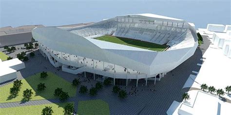 לאחר שיפוצים של שנה והשקעה של 10 מיליון לירות הוקם אצטדיון בלומפילד שהכיל 18,000 מקומות ישיבה. מכרז לביצוע עבודות הקבלן הראשי במסגרת פרויקט שיפוץ והרחבת ...