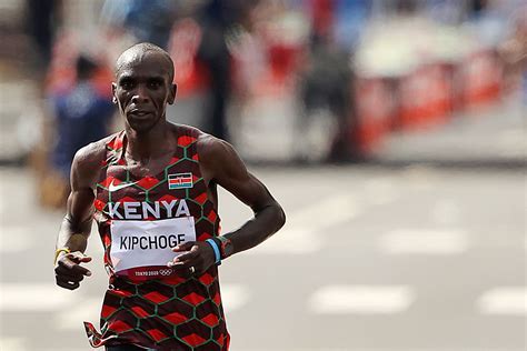 Mens Marathon Winner Kenyas Eliud Kipchoge Wins Second Straight