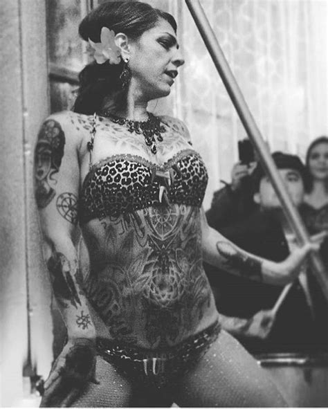 Pin By Tray On Danielle Colby Cushman Danielle Colby American Pickers Movie Stars