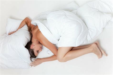 Health Benefits Of Sleeping Naked In Warmer Weather Sustain Health