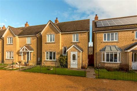 4 bedroom detached house for sale in hodgson close fritwell bicester ox27