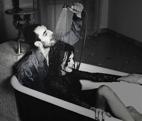 Here Are 5 Reasons Why Couples Should Never Shower