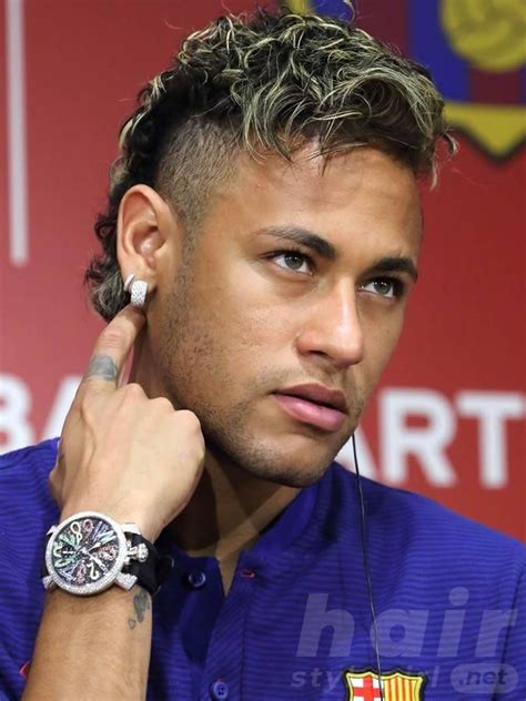 In an authentic caesar cut, the entire hair of the head is almost the same length. Popular and Trendy Neymar Haircut Inspirations | Haircut ...