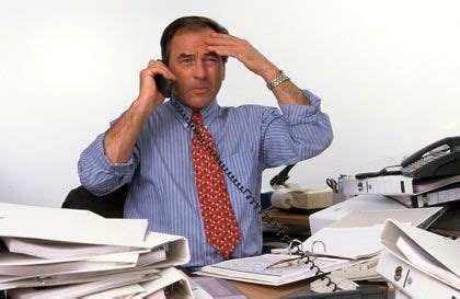 Many translated example sentences containing schreibtisch sie setzte sich an ihren schreibtisch und schaltete ihren computer ein. Burnout: Kollaps im Hamsterrad - manager magazin