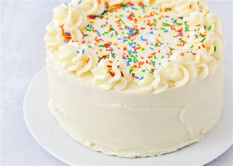 Vanilla Cake With Vanilla Buttercream Frosting Video Lil Luna
