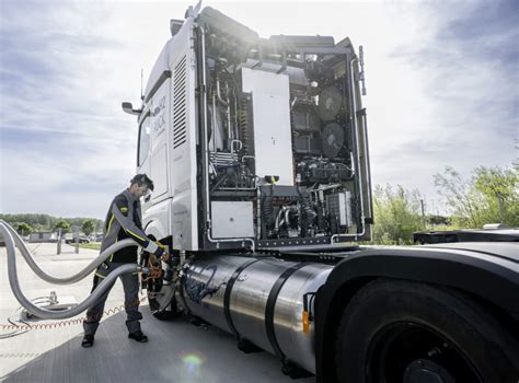 Daimler Truck Testet Brennstoffzellen Lkw Mit Wasserstoff