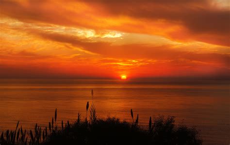 무료 이미지 바닷가 경치 바다 대양 수평선 구름 태양 해돋이 새벽 분위기 여름 황혼 저녁 잔광 일출