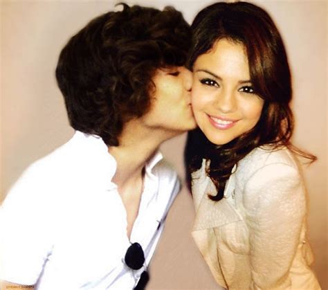 Harry Styles And Selena Gomez Kissing Kiss On The Cheek Harry Styles And Selena Gomez Manip