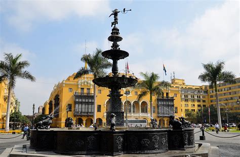 Plaza De Lima Viajar Por Perú