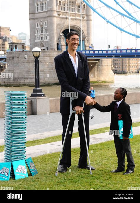 Sultan Kosen From Turkey Is Announced As The Guinness World Records Tallest Man Standing At