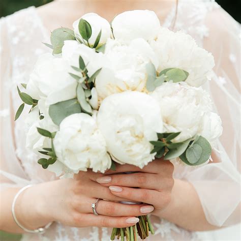 A Nice Day For A White Wedding The Essential Flower Guide Stylewatch