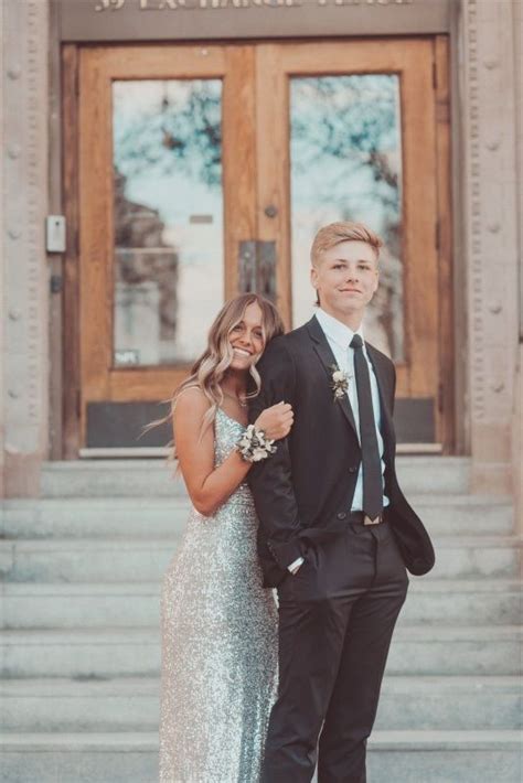 𝐩𝐢𝐧𝐭𝐞𝐫𝐞𝐬𝐭 𝐨𝐫𝐥𝐱𝐧𝐞𝐯𝐥𝐲♡ Prom Photoshoot Prom Picture Poses Prom
