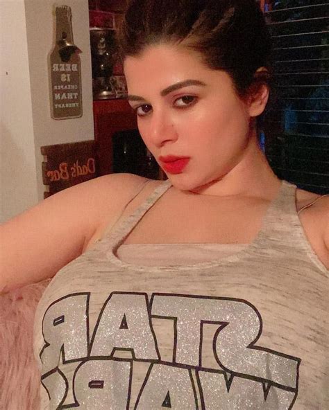 These Pictures Prove That Grand Masti Actress Kainaat Arora Is Beauty Personified
