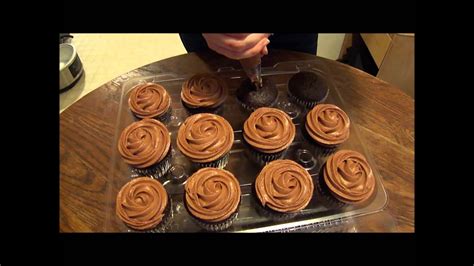 Small petal cake decorating tip 101. Frosting Cupcakes with Wilton Tip 1M (piping tutorial ...