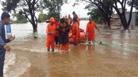 maharashtra floods situation worsens as all dams at full capacity deluge leaves 16 dead