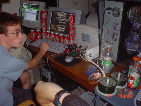 These Incredible Lan Party Photos Remind Us How Much Work It Used To Be