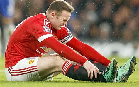 Wayne Rooney Out For Two Months With Knee Injury