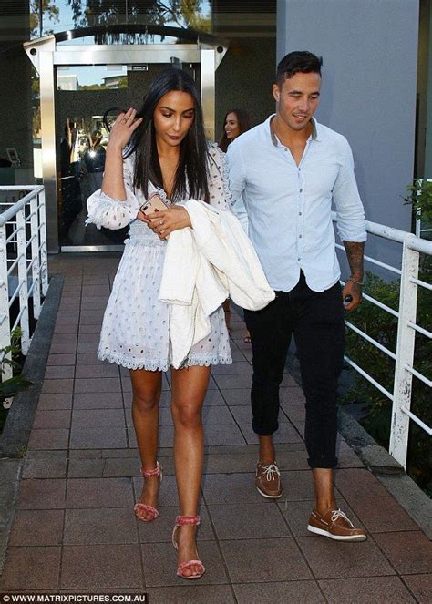 Love Islands Tayla And Grant Look Awkward Walking To Kiis Fm Love