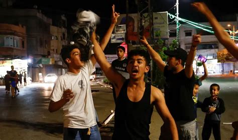 بالفيديو ـ هدوء حذر وسط احتفالات بوقف إطلاق النار في غزة