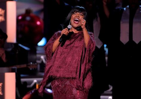 Watch Cece Winans Performs Joy To The World At The 2017 Cma Country