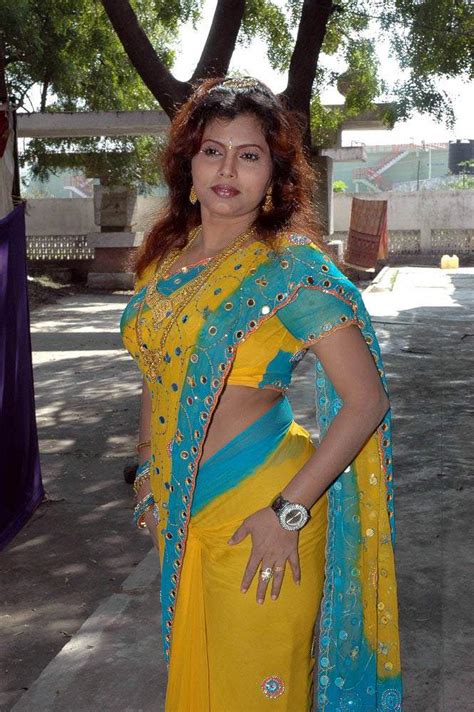 Venom Pics Tollywood Actress Kanishka In Saree Navel Show Photos